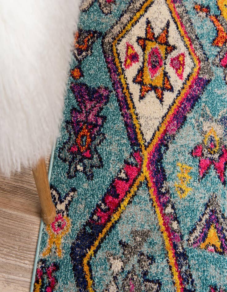 Detail image of 2' 2 x 6' 9  Washable Santa Fe Runner Rug