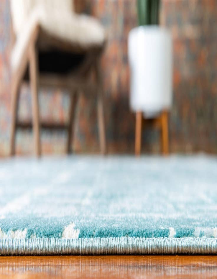 Detail image of 2' 7 x 8' Uptown Lexington Avenue Runner Rug