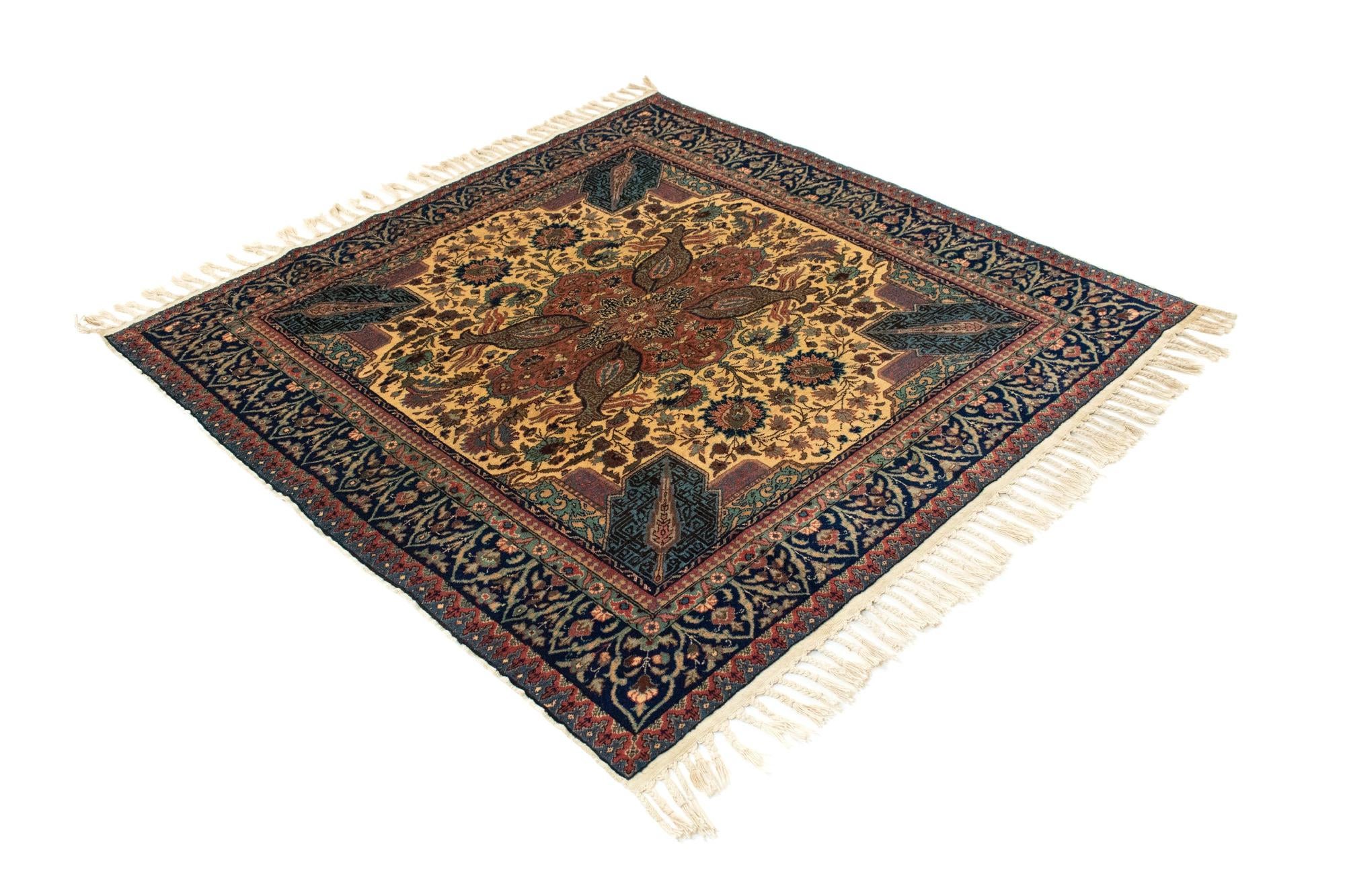 4' 7 x 4' 8 Hand Knotted Kayseri Square Rug