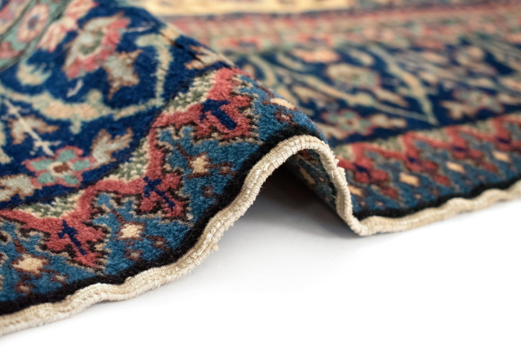 4' 7 x 4' 8 Hand Knotted Kayseri Square Rug