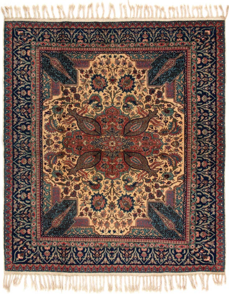 Detail image of 4' 7 x 4' 8 Hand Knotted Kayseri Square Rug