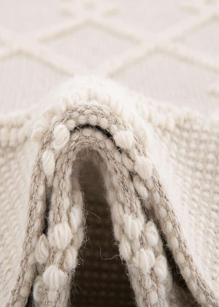 5' 1 x 8' Hand Knotted Jill Zarin Dorset Rug