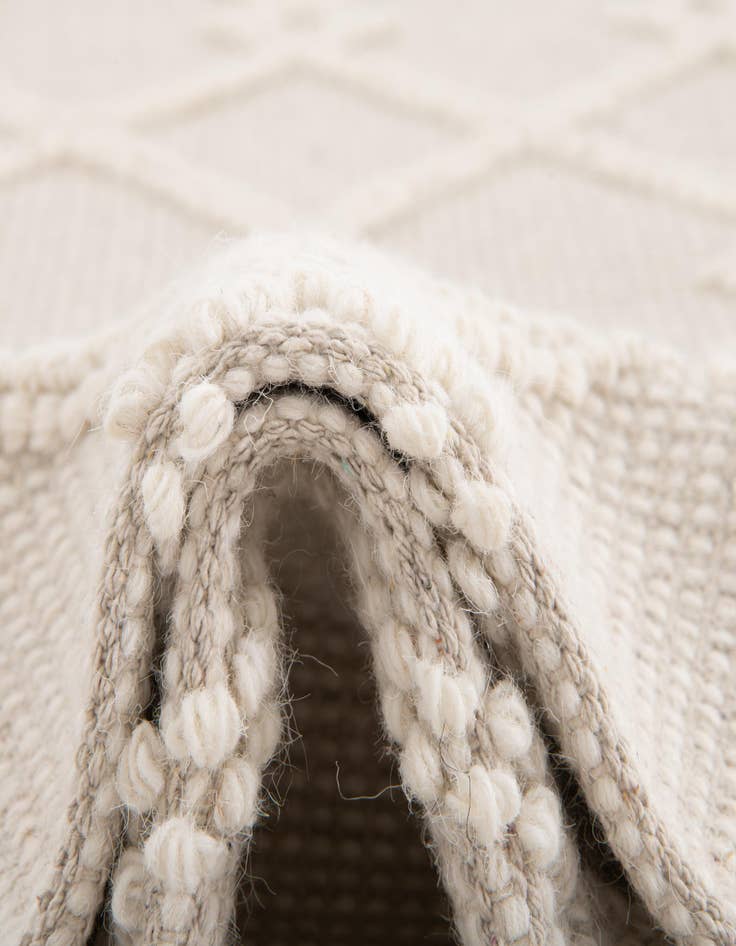 Detail image of 5' 1 x 8' Hand Knotted Jill Zarin Dorset Rug