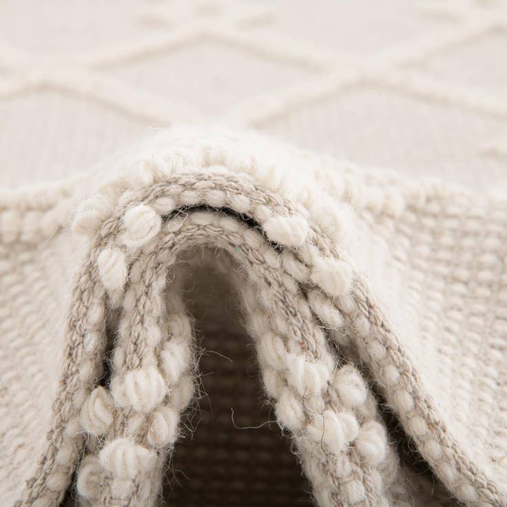 Detail image of 5' 1 x 8' Hand Knotted Jill Zarin Dorset Rug