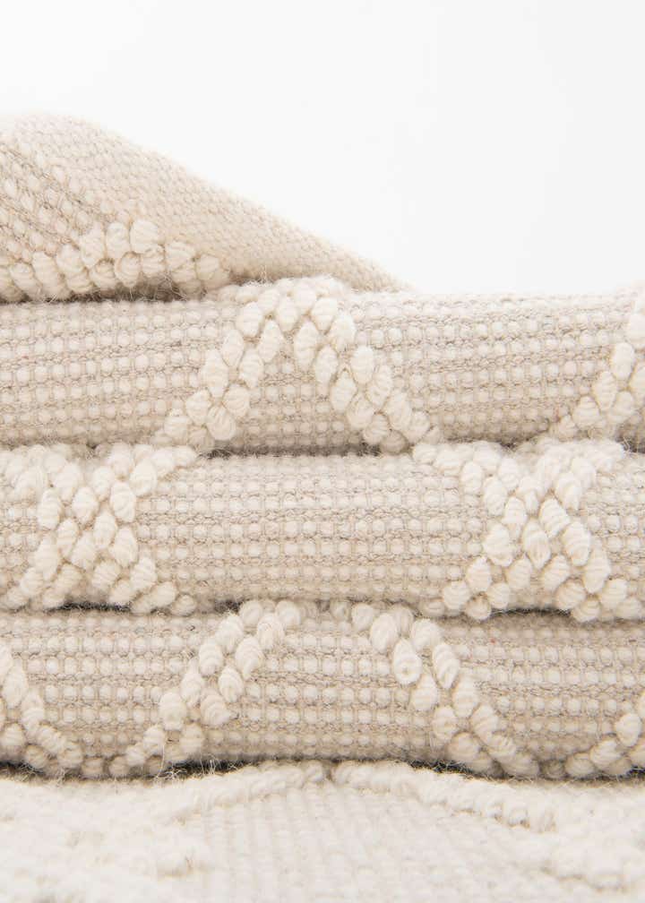 5' 1 x 8' Hand Knotted Jill Zarin Dorset Rug