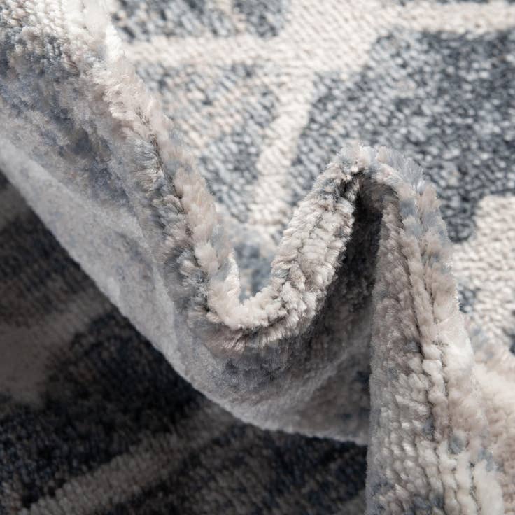Detail image of 4' x 6' Bohemian Trellis Oval Rug