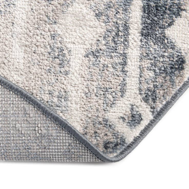Detail image of 4' x 6' Bohemian Trellis Oval Rug