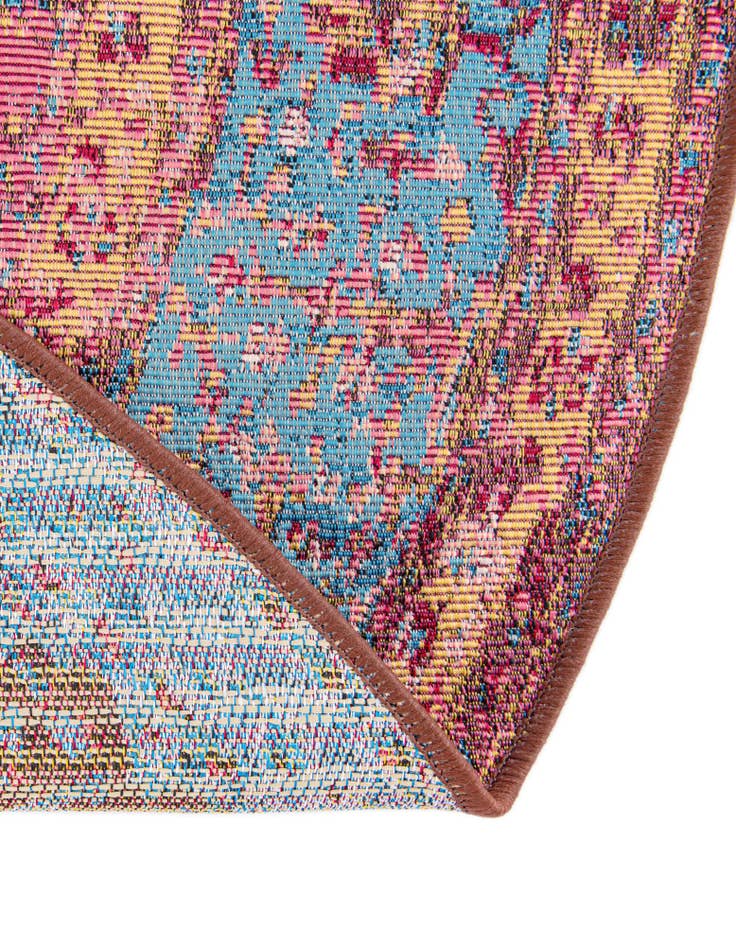 Detail image of 3' 1 x 3' 1 Easy-Clean Traditional Indoor / Outdoor Round Rug