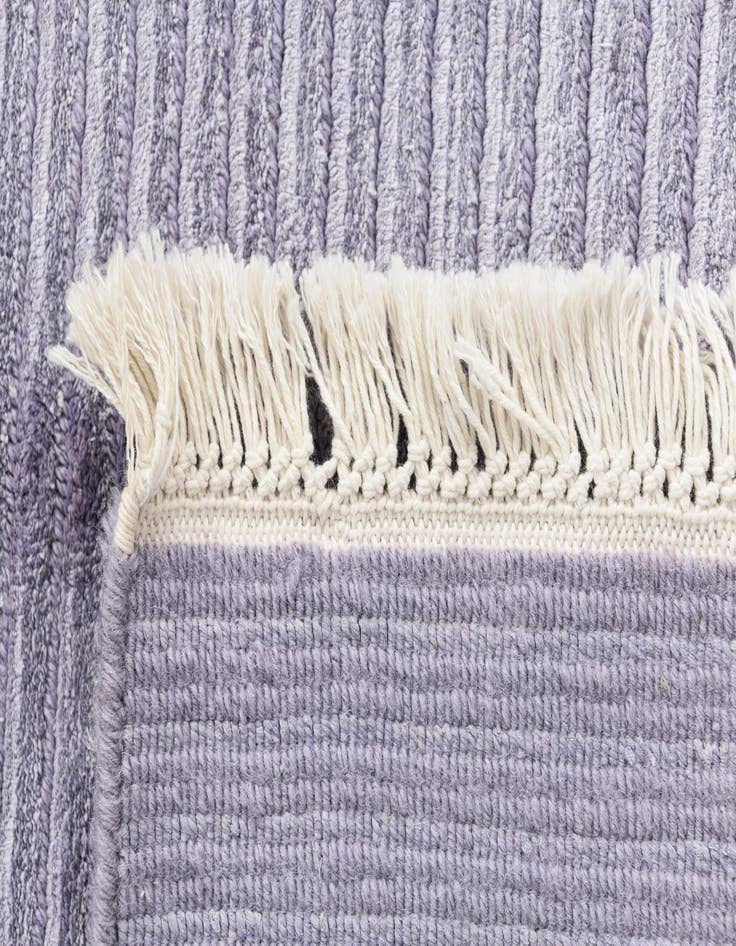 Detail image of 4' 1 x 6' Darya Rug