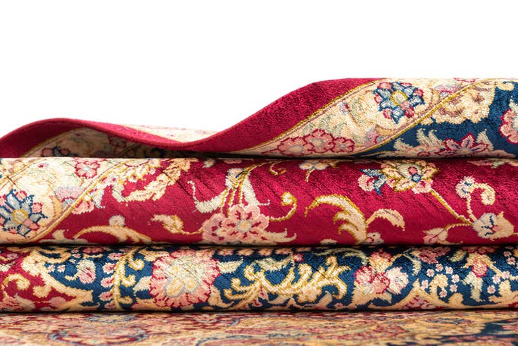 Detail image of 3' 3 x 4' 11 Ghom Silk Rug