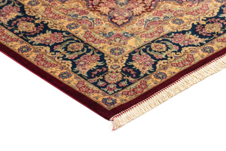 Detail image of 3' 3 x 4' 11 Ghom Silk Rug
