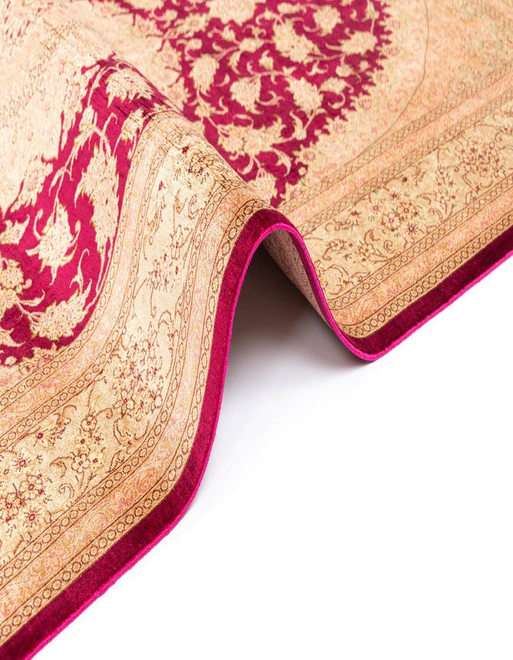 Detail image of 3' 3 x 4' 11 Ghom Silk Rug
