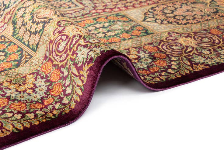 Detail image of 3' 5 x 5' Ghom Silk Rug