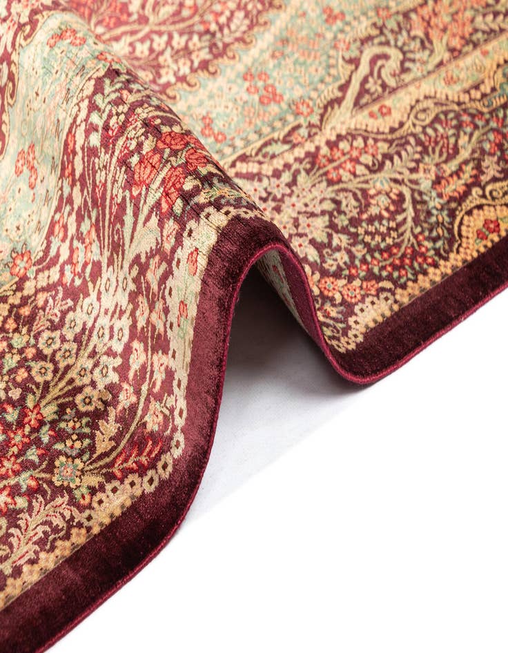 Detail image of 3' 4 x 4' 11 Ghom Silk Rug