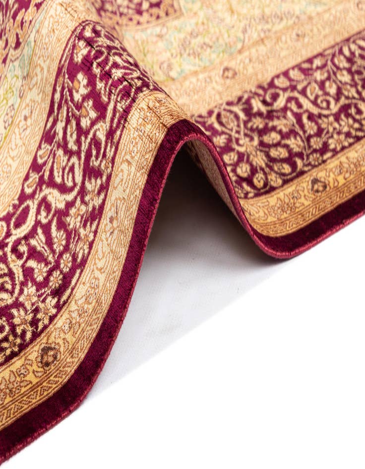 Detail image of 3' 3 x 4' 10 Ghom Silk Rug