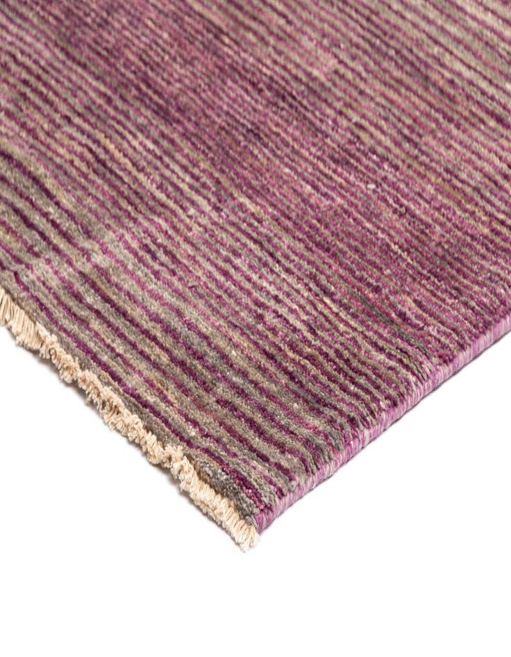 Detail image of 6' 10 x 9' 9 Tabiibaft Wool Rug