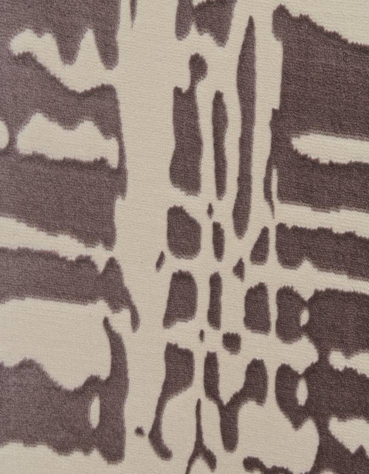 Detail image of 5' 3 x 7' 7 Vince Camuto Rug