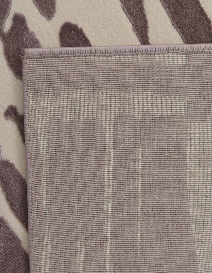 Detail image of 5' 3 x 7' 7 Vince Camuto Rug