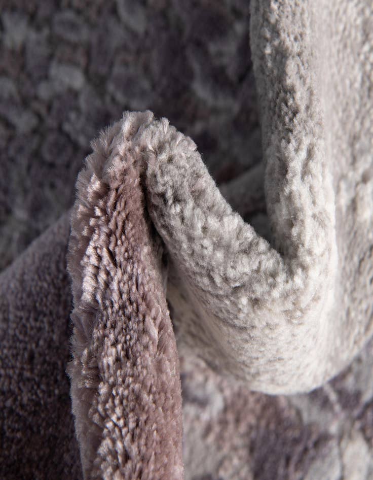 Detail image of 7' 10 x 10' Vince Camuto Rug