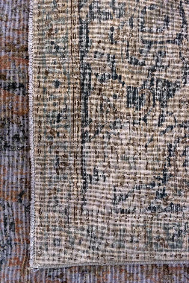 Detail image of 8' 7 x 12' 8 Vintage Royal Wool Rug