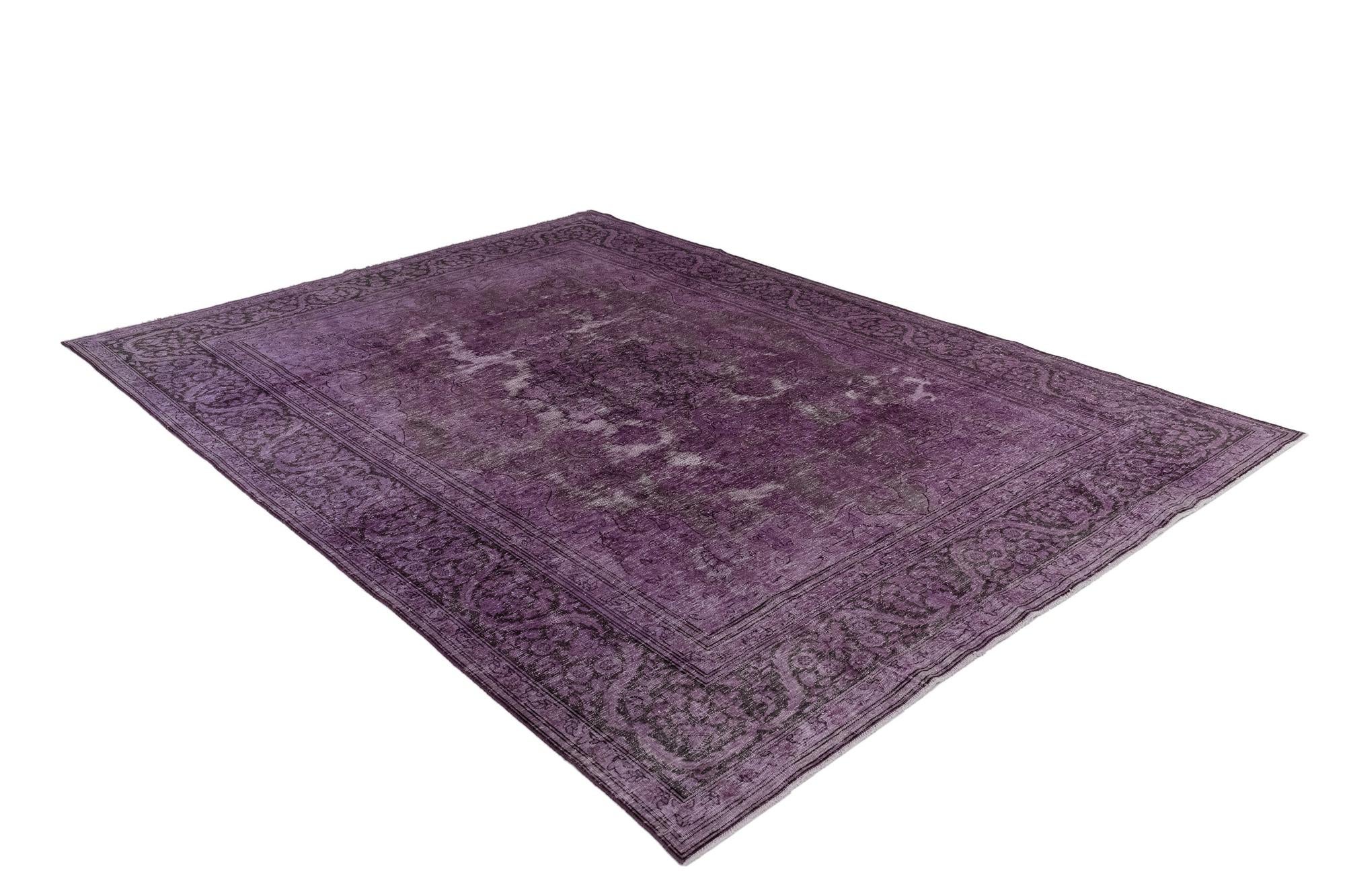 7' 8 x 10' 10 Vintage Royal Wool Rug