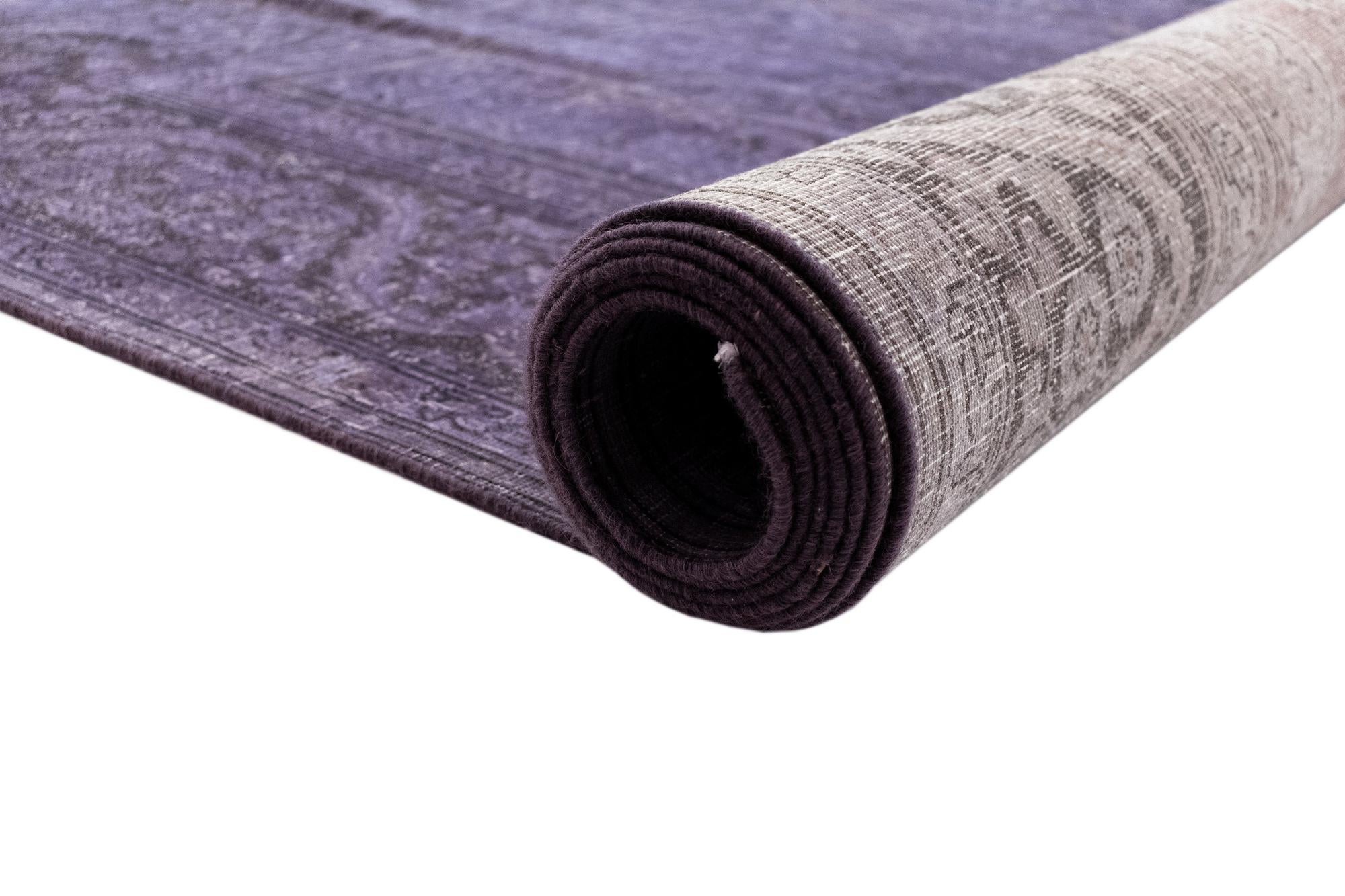 7' 8 x 10' 10 Vintage Royal Wool Rug