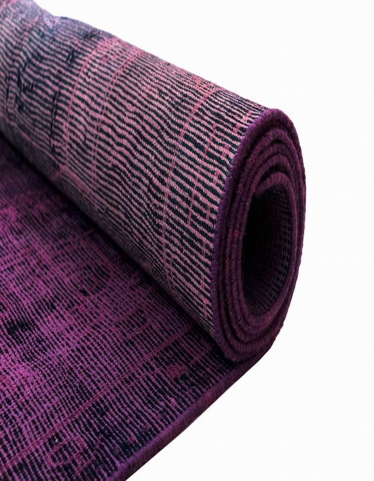 Detail image of 6' 9 x 9' 8 Vintage Royal Wool Rug