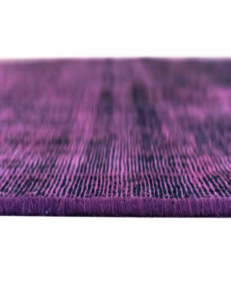 Detail image of 6' 9 x 9' 8 Vintage Royal Wool Rug