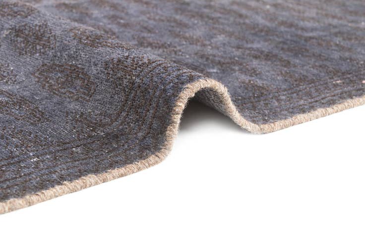 Detail image of 5' x 7' 9 Vintage Royal Rug