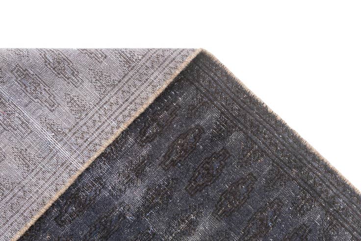 Detail image of 5' x 7' 9 Vintage Royal Rug