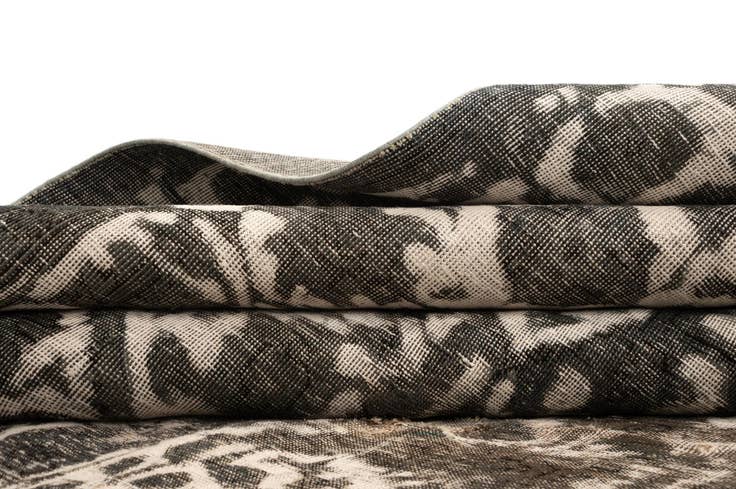 Detail image of 6' 7 x 9' 4 Vintage Rug