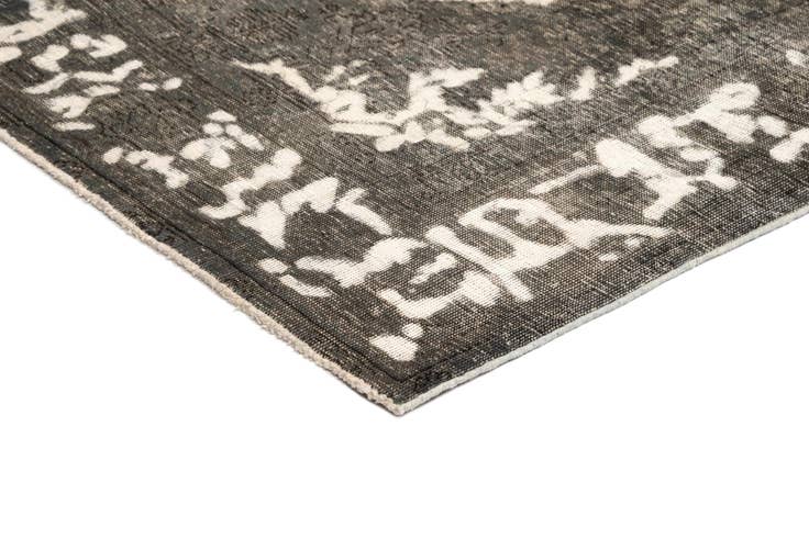 Detail image of 6' 7 x 9' 4 Vintage Rug