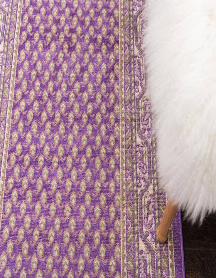 Detail image of 2' 9 x 9' 10 SoHo Runner Rug