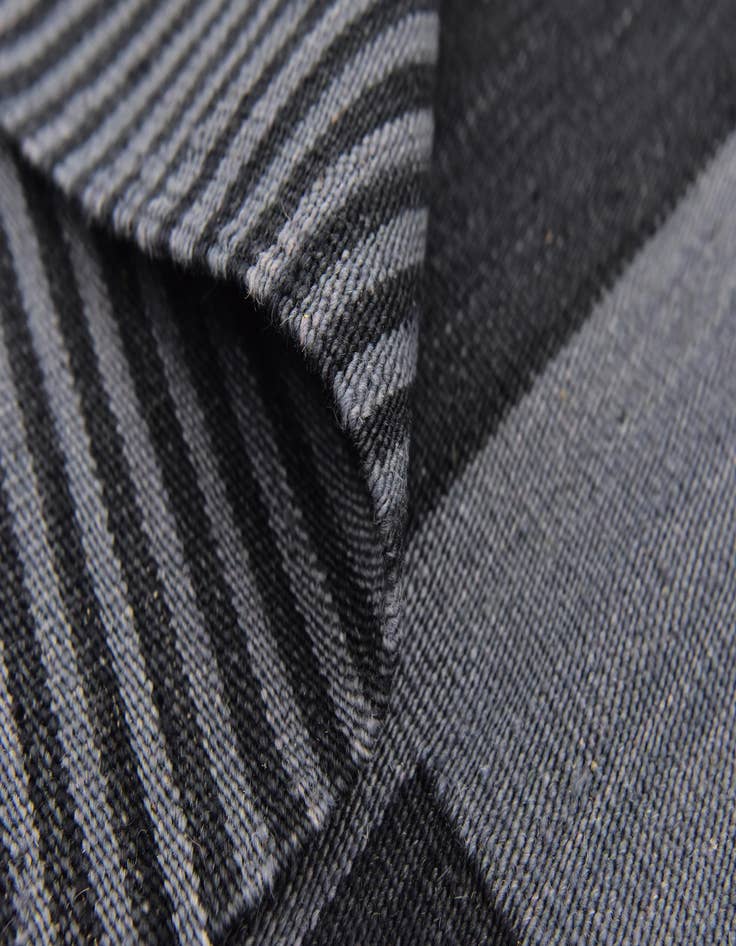 Detail image of 5' 2 x 6' 4  Hand Woven Kilim Modern Wool Square Rug