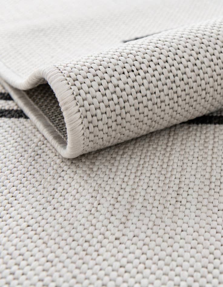 Detail image of 7' 10 x 10' Easy-Clean Modern Indoor / Outdoor Rug