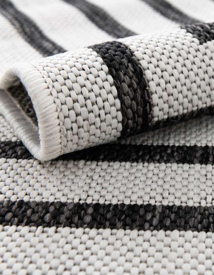 7' x 10' Easy-Clean Modern Indoor / Outdoor Rug