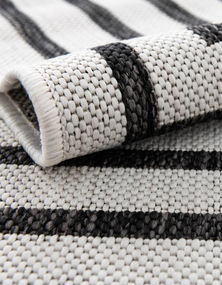 Detail image of 9' x 12' Easy-Clean Modern Indoor / Outdoor Rug
