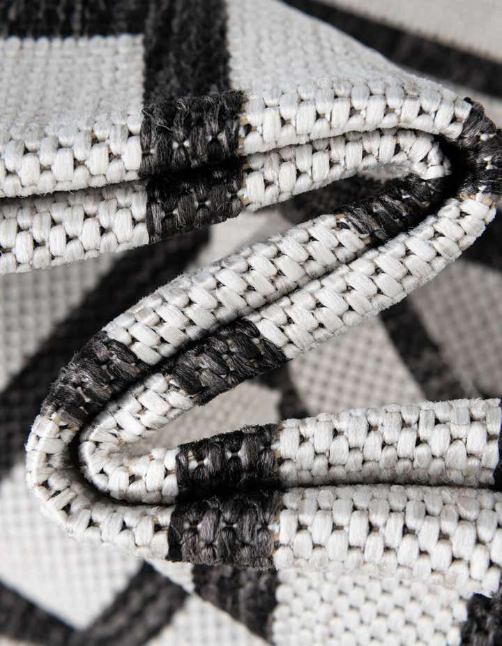 7' x 10' Easy-Clean Modern Indoor / Outdoor Rug