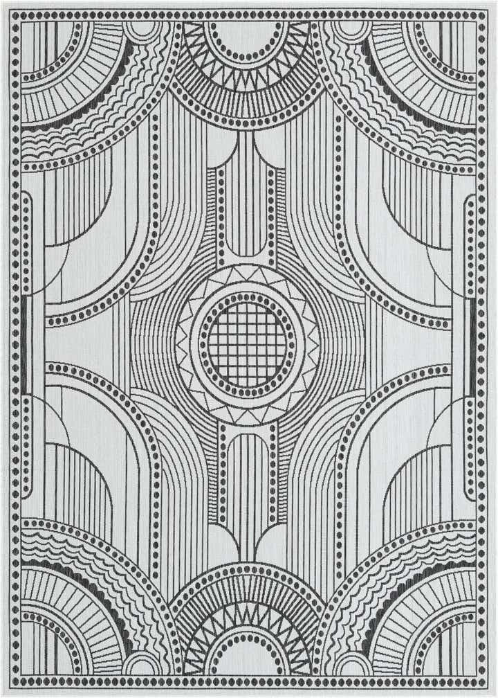 7' 10 x 10' Easy-Clean Traditional Indoor / Outdoor Rug