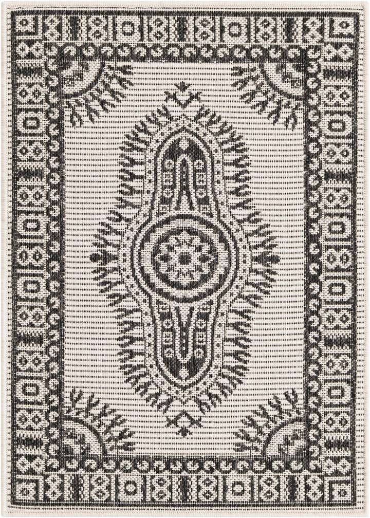 2' x 3' Easy-Clean Traditional Indoor / Outdoor Rug