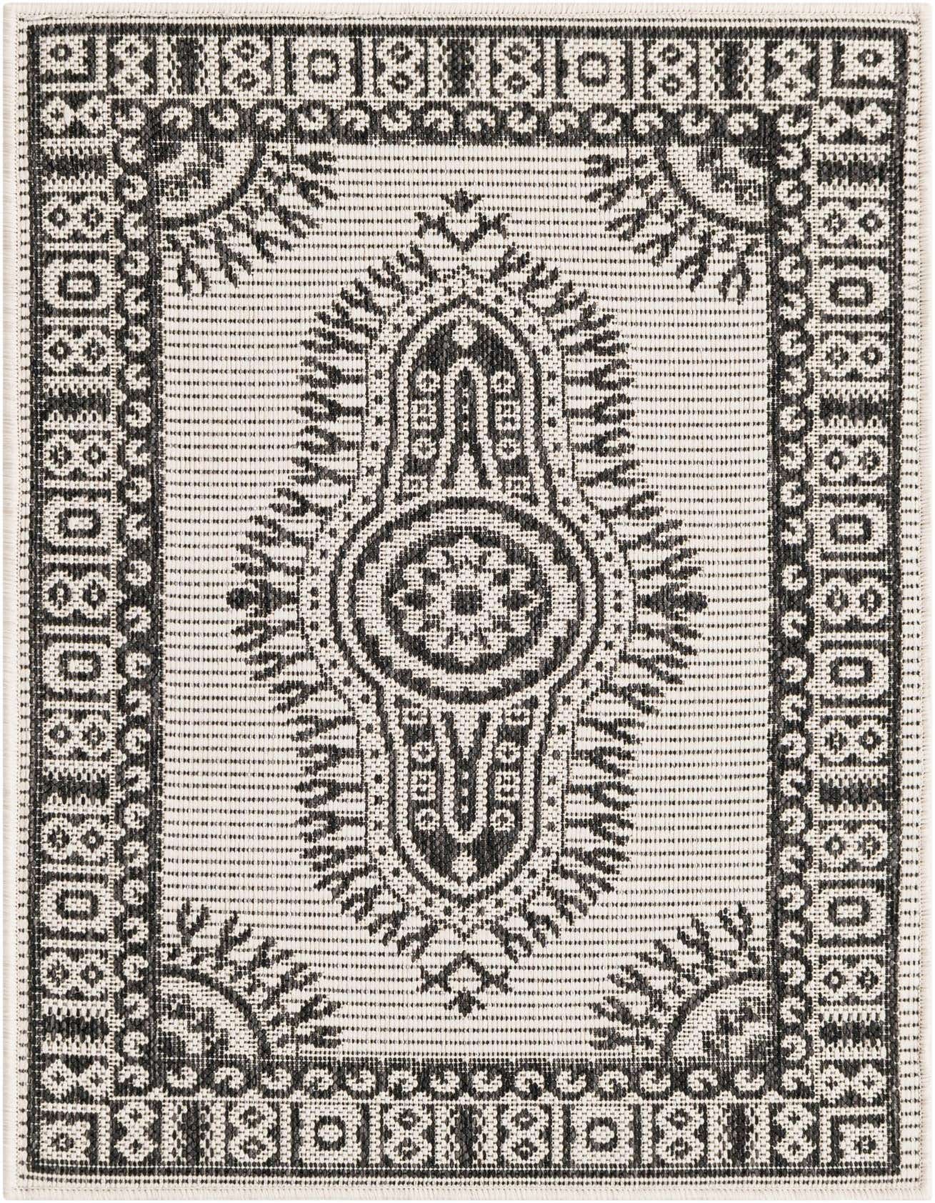 2' x 3' Easy-Clean Traditional Indoor / Outdoor Rug