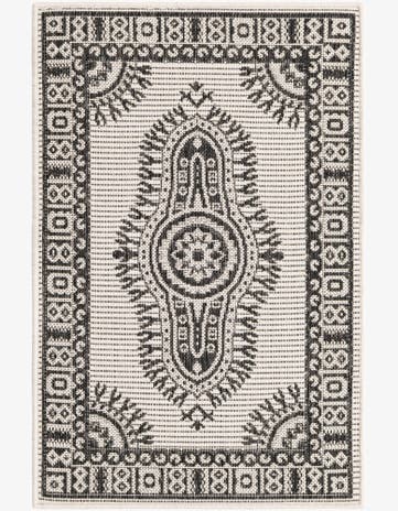 2' x 3' Easy-Clean Traditional Indoor / Outdoor Rug