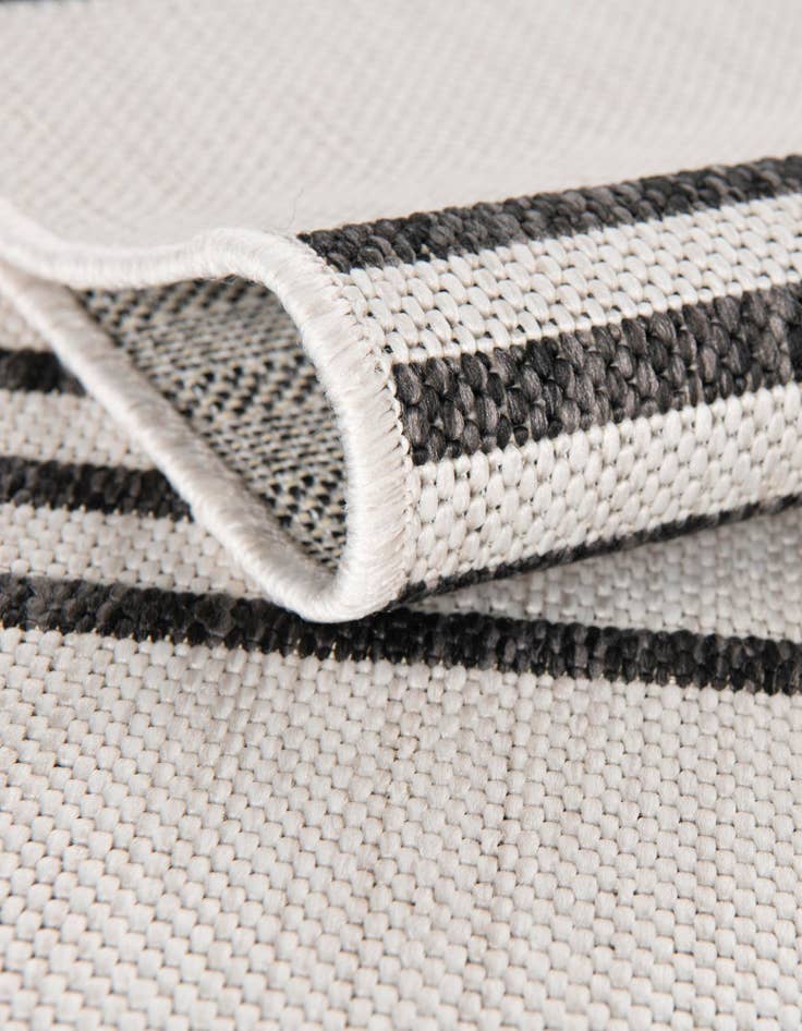 Detail image of 13' x 13' Easy-Clean Modern Indoor / Outdoor Round Rug