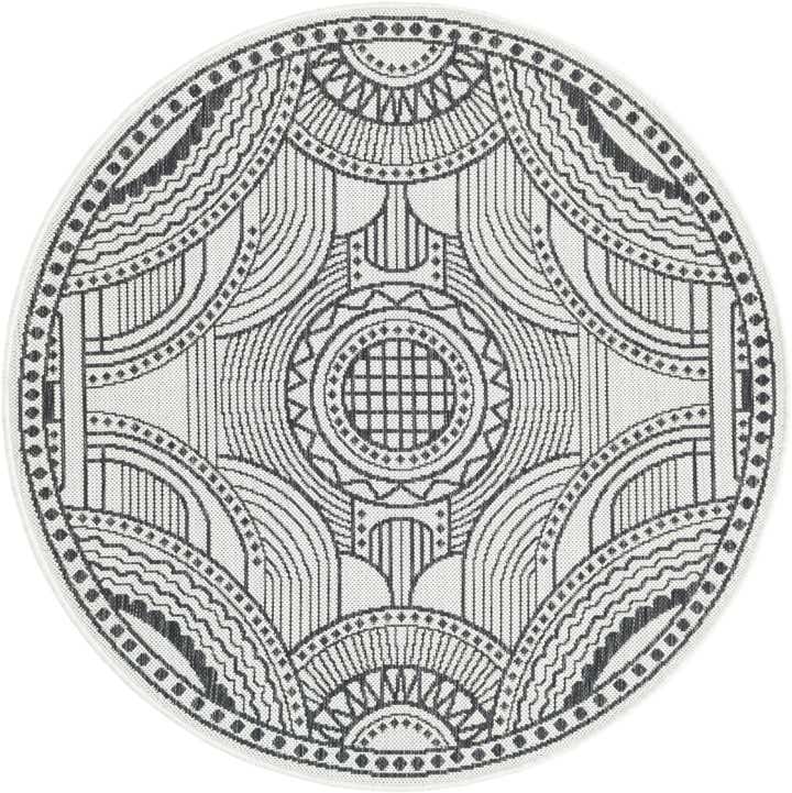 4' 1 x 4' 1 Easy-Clean Traditional Indoor / Outdoor Round Rug