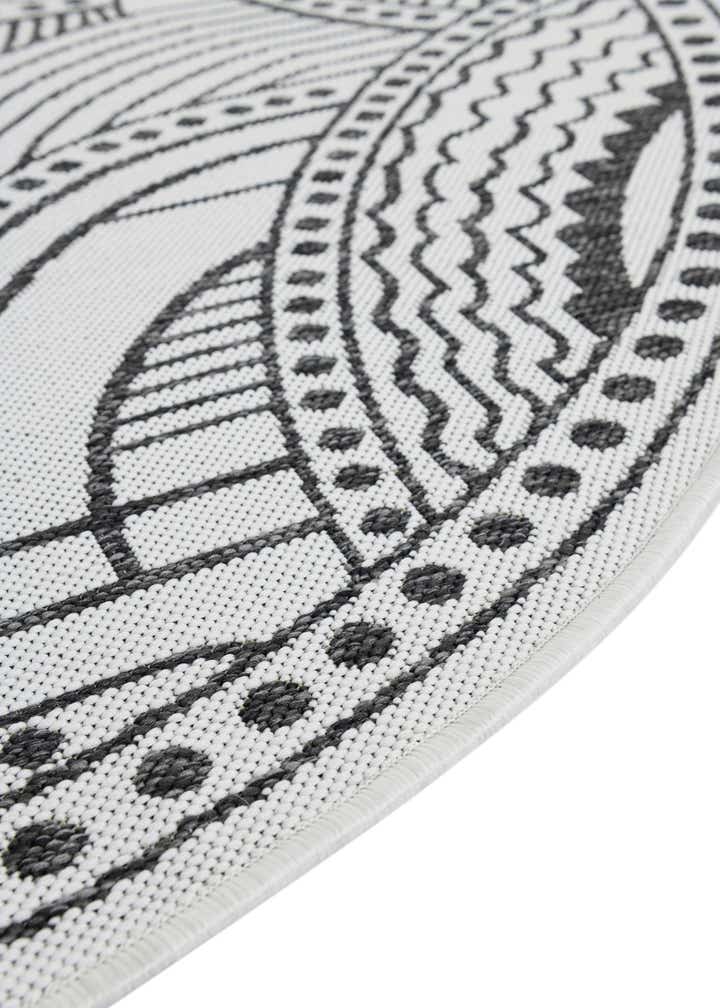 7' 10 x 7' 10 Easy-Clean Traditional Indoor / Outdoor Round Rug