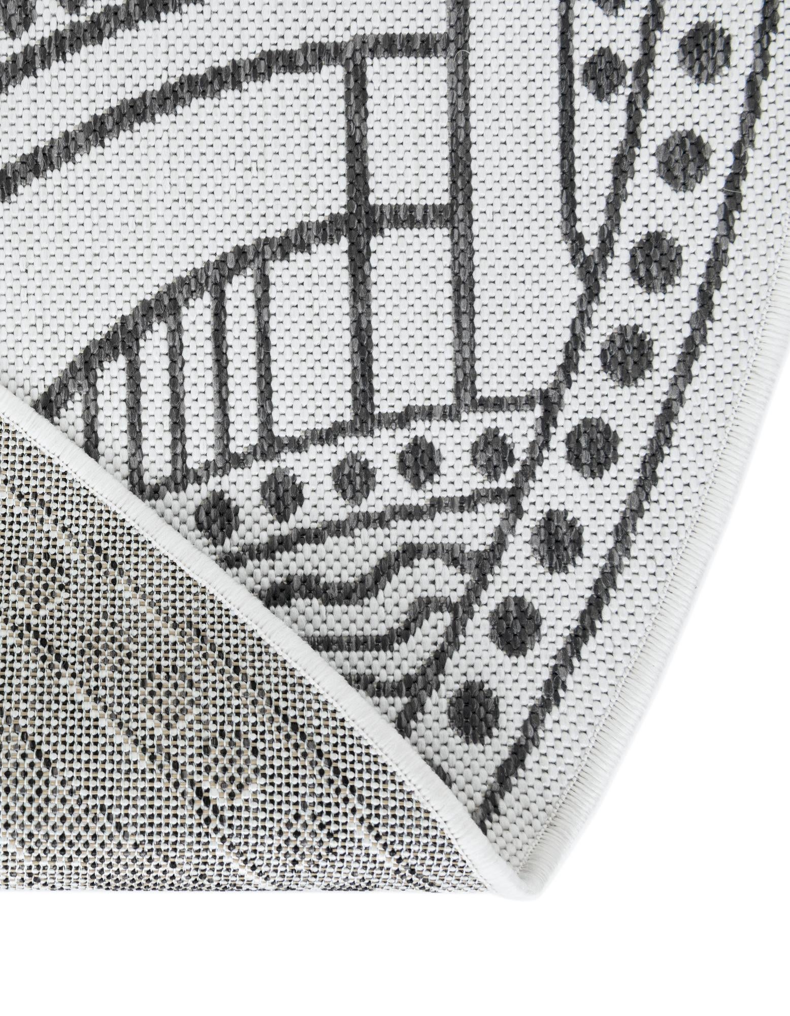 7' 10 x 7' 10 Easy-Clean Traditional Indoor / Outdoor Round Rug