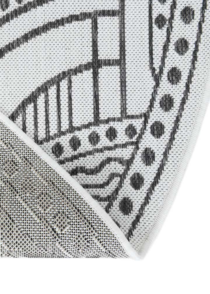 7' 10 x 7' 10 Easy-Clean Traditional Indoor / Outdoor Round Rug