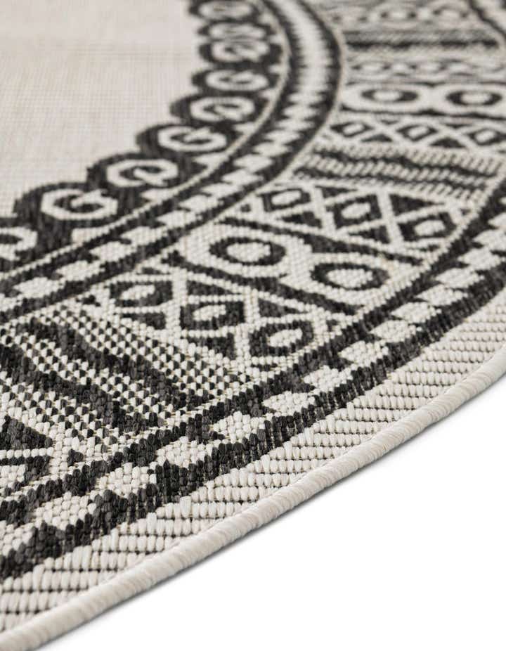 10' x 10' Easy-Clean Traditional Indoor / Outdoor Round Rug