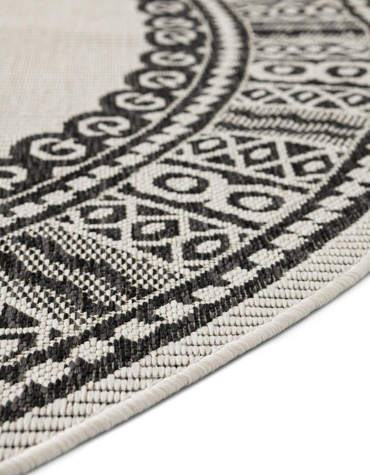 Detail image of 13' x 13' Easy-Clean Traditional Indoor / Outdoor Round Rug