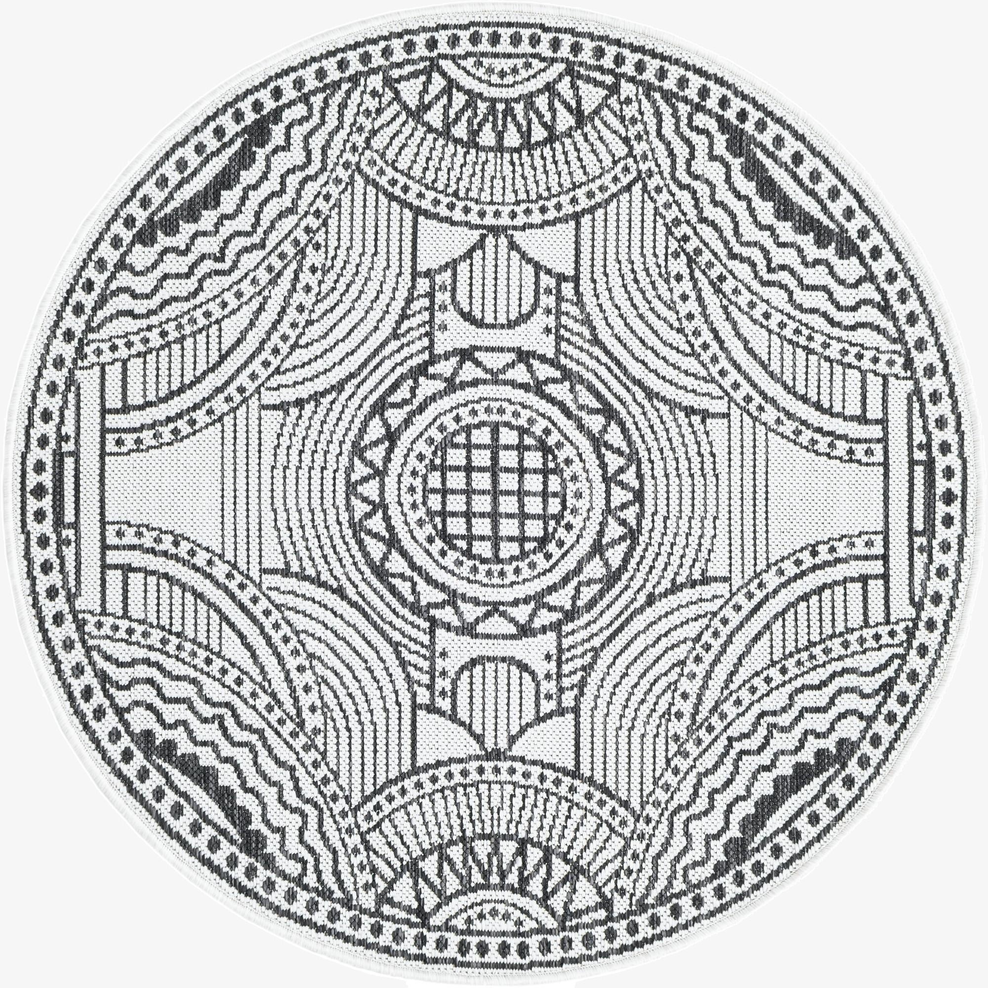 3' 1 x 3' 1  Washable Traditional Indoor / Outdoor Round Rug